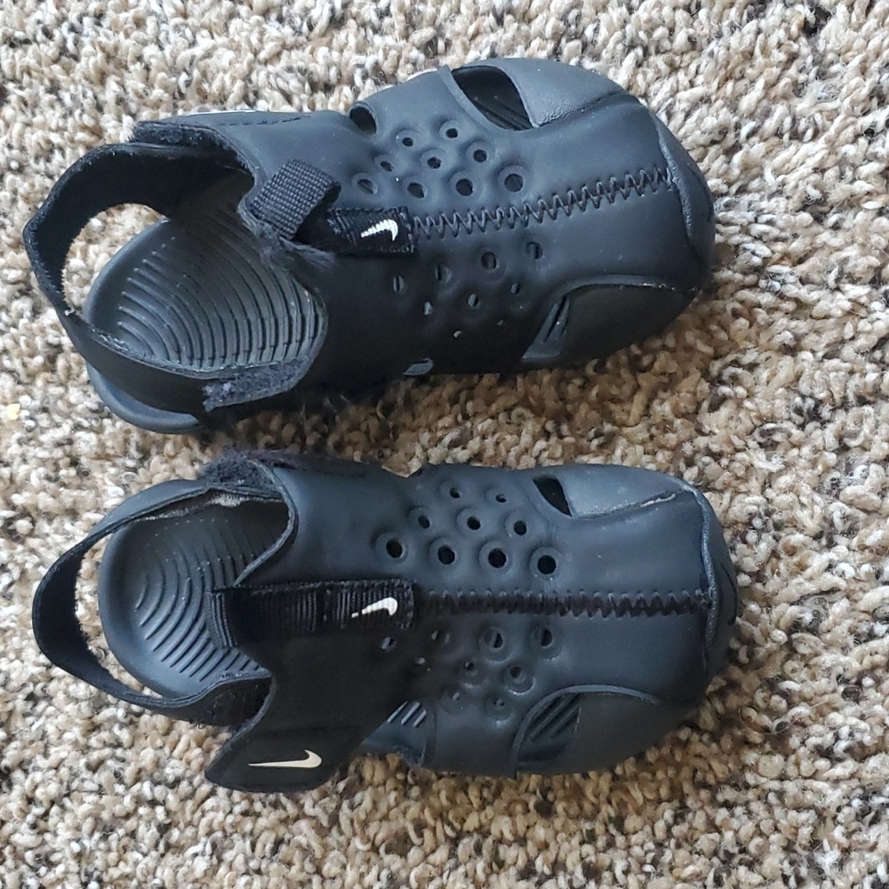 Nike toddler sandals